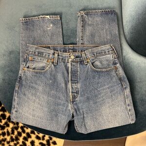 Vintage Levi’s 501 Straight Leg Jeans Medium Wash Button Fly 32 x 32